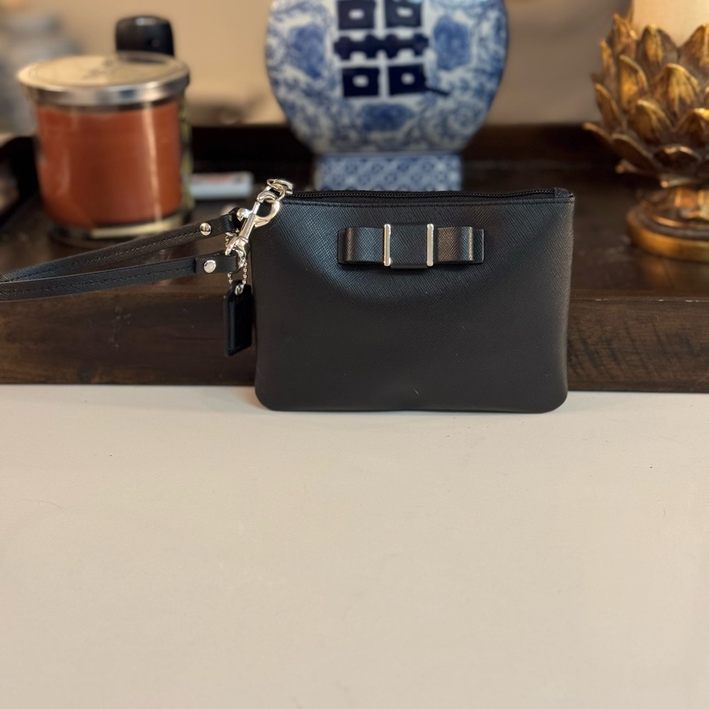 🖤 COACH BLACK DARCY SAFFIANO LEATHER BOW WRISTLET! - Picture 3 of 7
